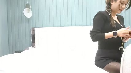 利哥探花 约啪肉感黑丝骚货御姐，口交舔舐鸡巴 巨乳乳交 化身打桩机 抬起双腿粗暴抽插狂操