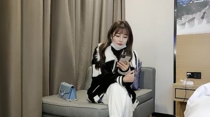 极品探花 约啪神似林志玲容颜极品御姐，深喉口交舔舐口水拉丝 背后式抽插狂顶到高潮翻白眼