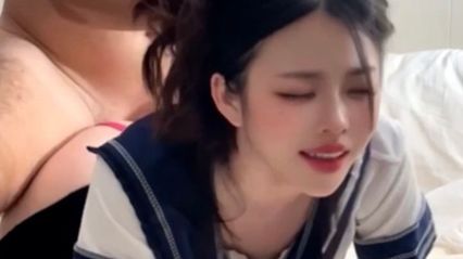 极品反差婊高颜值 沈思缪 JK制服渔网袜 3P轮番战头套男 肌肉男疯狂抽插嫩穴 视频流出