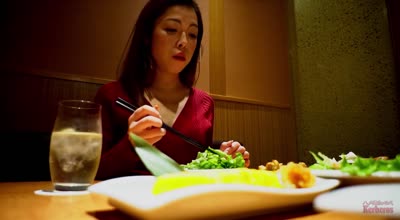 FC2PPV-1750571我在酒吧被一位超级漂亮的已婚女士搭讪